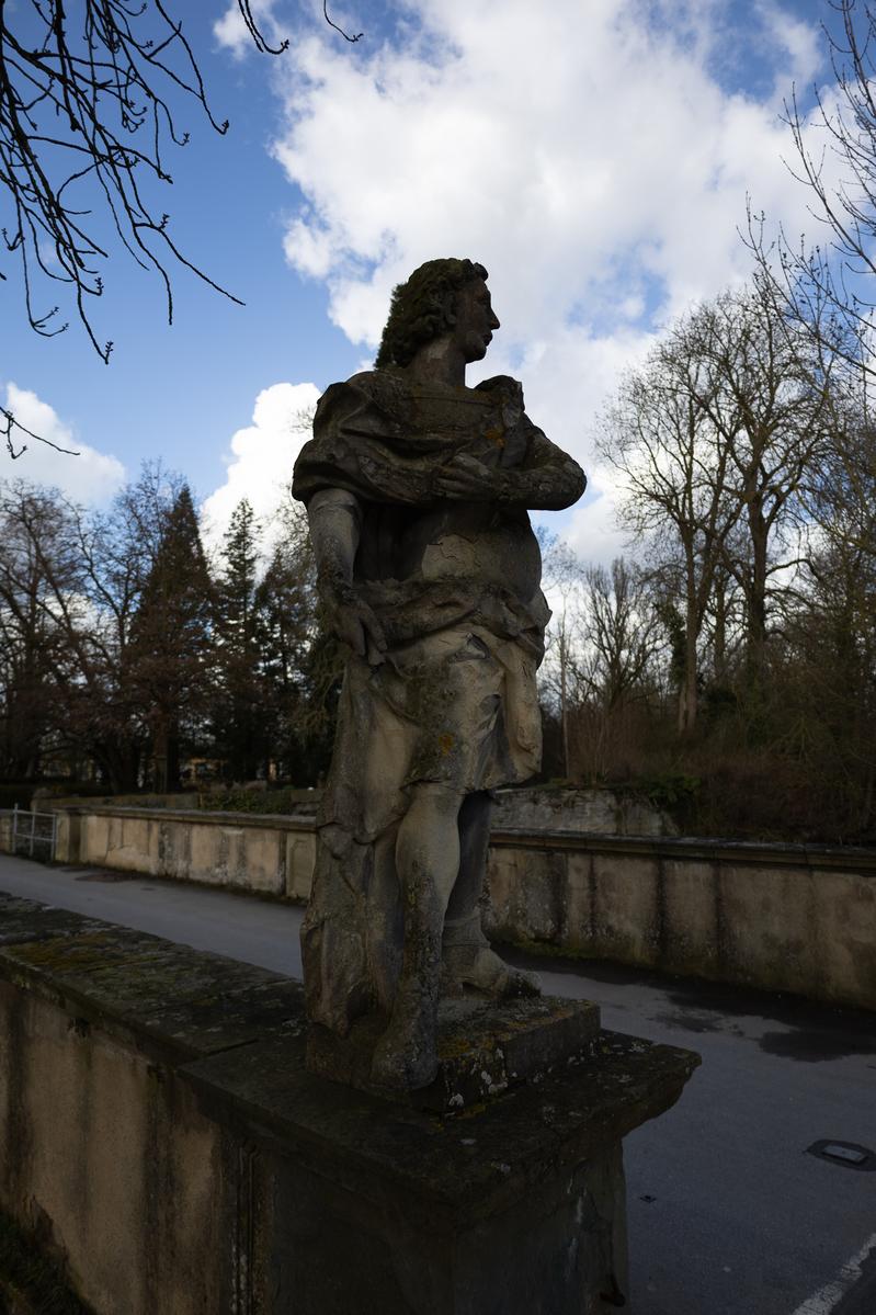 Skulpturen am Schloss Overhagen