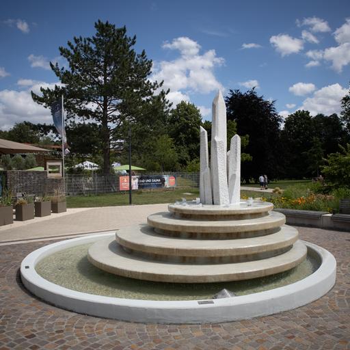 Salzkristall-Brunnen von Leo Janischowsky