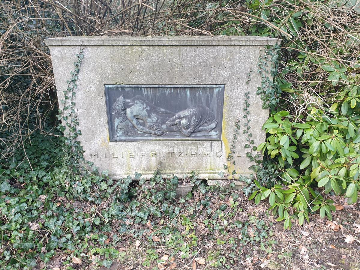 Grabmonument Familie Fritz Müller