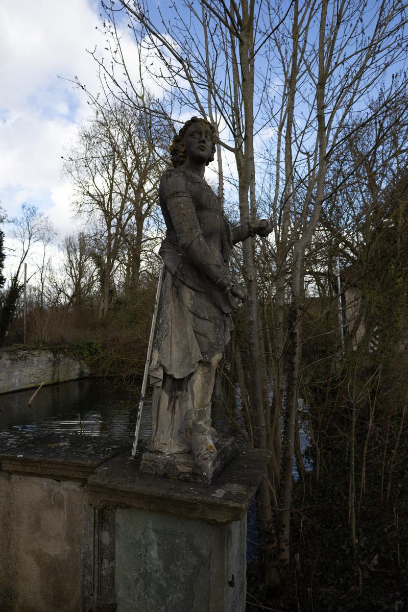 Skulpturen am Schloss Overhagen