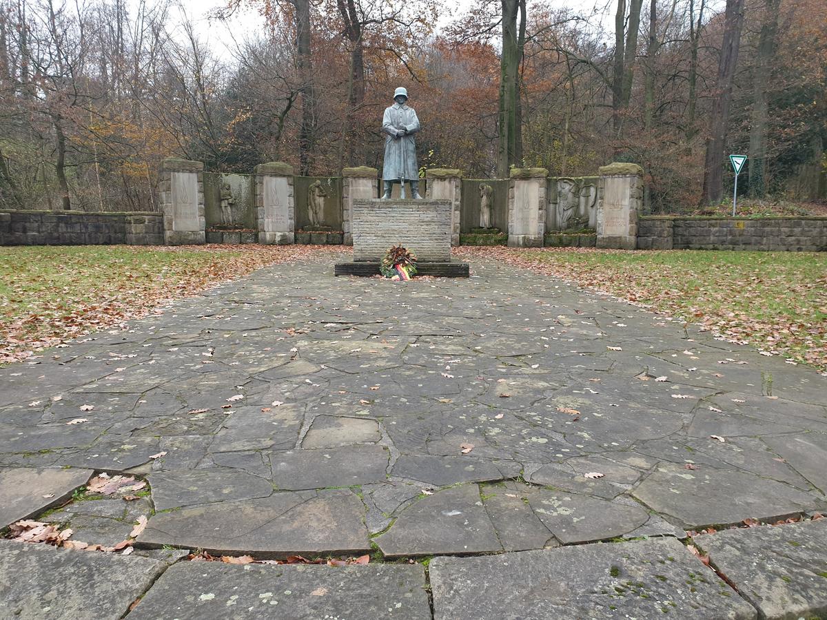 Kriegerdenkmal in Großholthausen, Gefallene 1914-1918 und 1939-1945