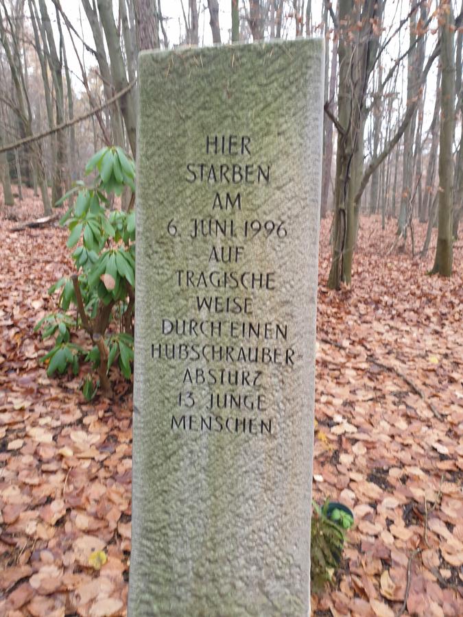 Gedenkstein für Opfer des Hubschrauberabsturzes