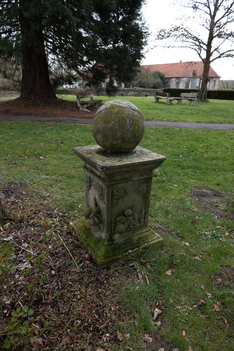 Sonnenuhr Schloss Overhagen