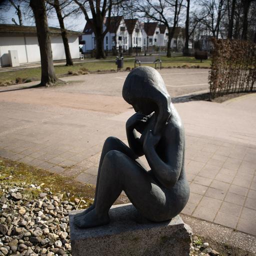 Sitzende von Bruno Buschmann
