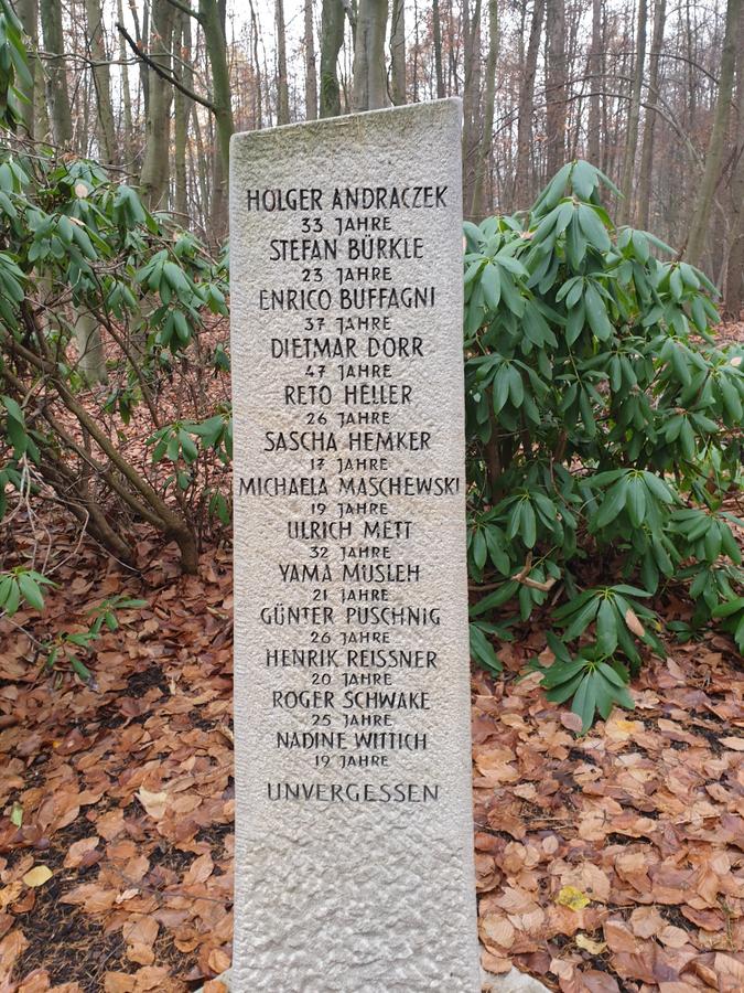 Gedenkstein für Opfer des Hubschrauberabsturzes