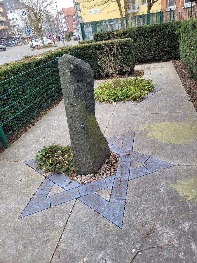 Gedenkstein für den ehemaligen jüdischen Friedhof