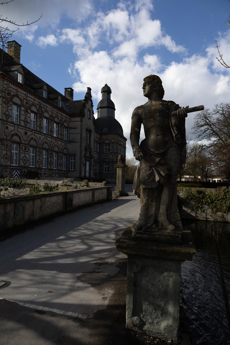 Skulpturen am Schloss Overhagen