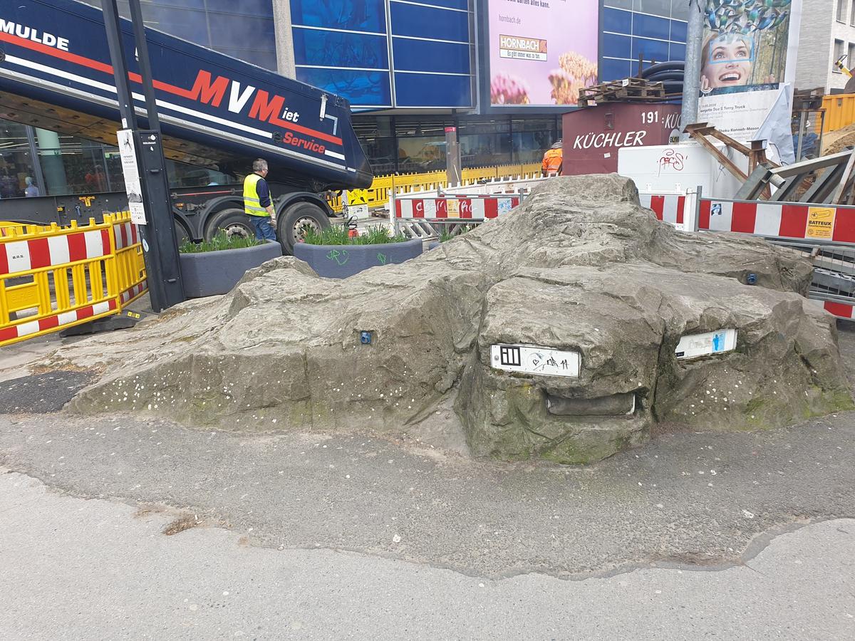 Stein mit Vollausstattung