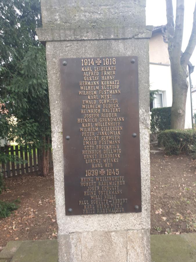 Kriegerdenkmal in Scharnhorst, Gefallene 1914-1918 und 1939-1945