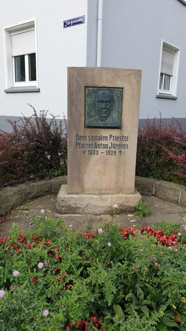 Gedenkstein für Pfarrer Anton Jürgens