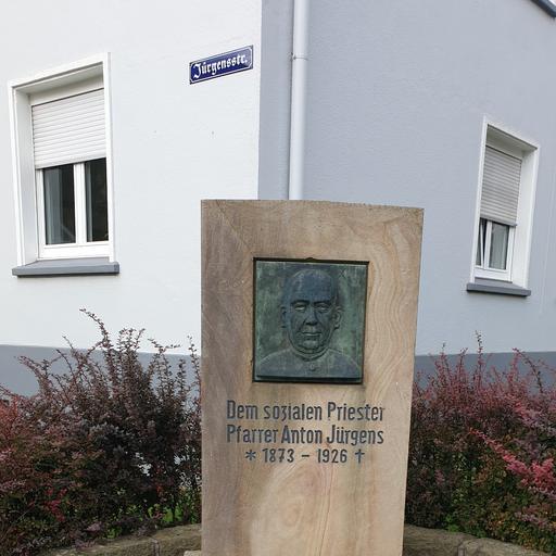 Gedenkstein für Pfarrer Anton Jürgens von Hans Richard Floitgraf + Weitere