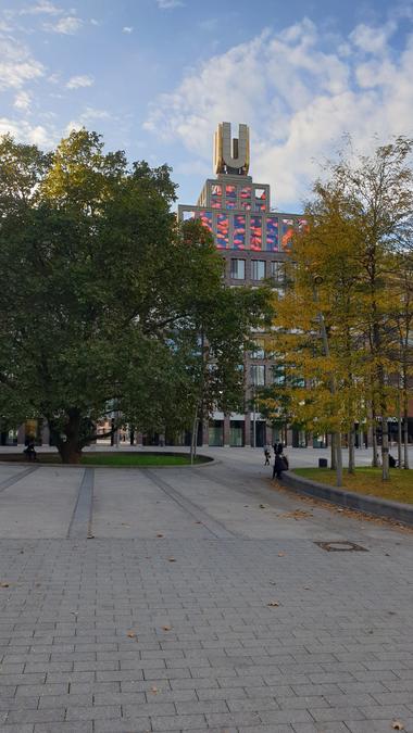 Fliegende Bilder (U-Turm Bilderuhr)