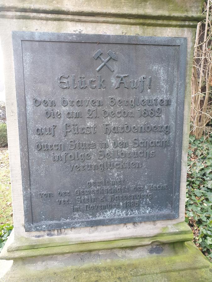 Ehren- und Grabmal für die Opfer des Grubenunglücks am 21. Dezember 1882 auf Zeche Fürst Hardenberg