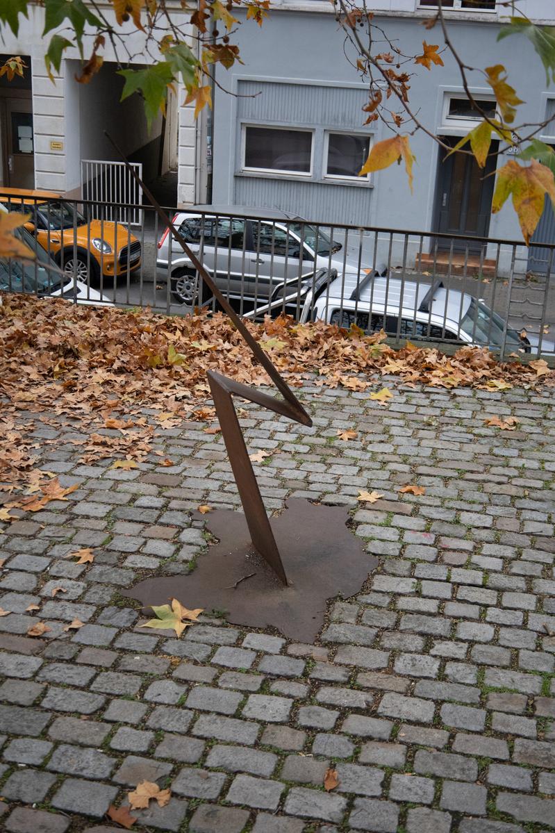 Der Blitz von unten (Denkmal für die Märzgefallenen)
