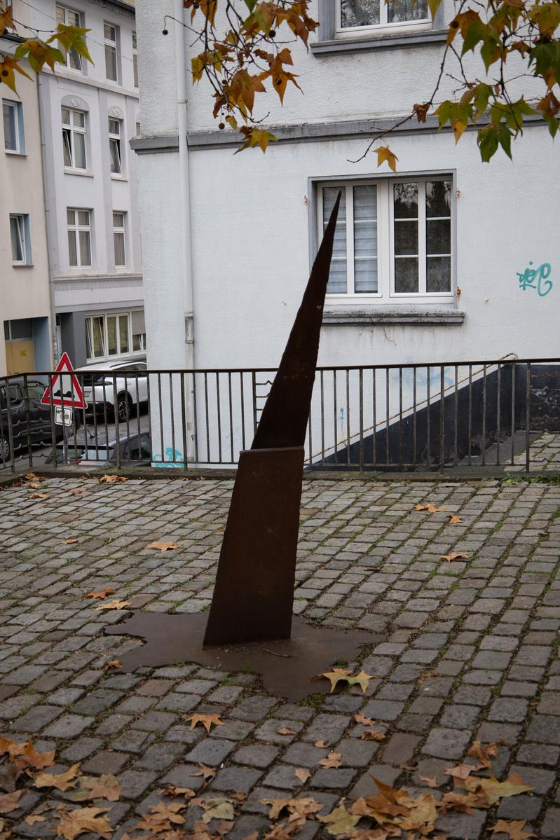 Der Blitz von unten (Denkmal für die Märzgefallenen)