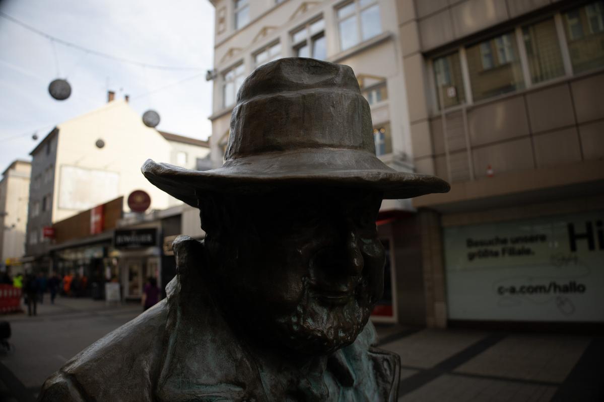 Husch-Husch-Denkmal (Peter-Held-Denkmal)