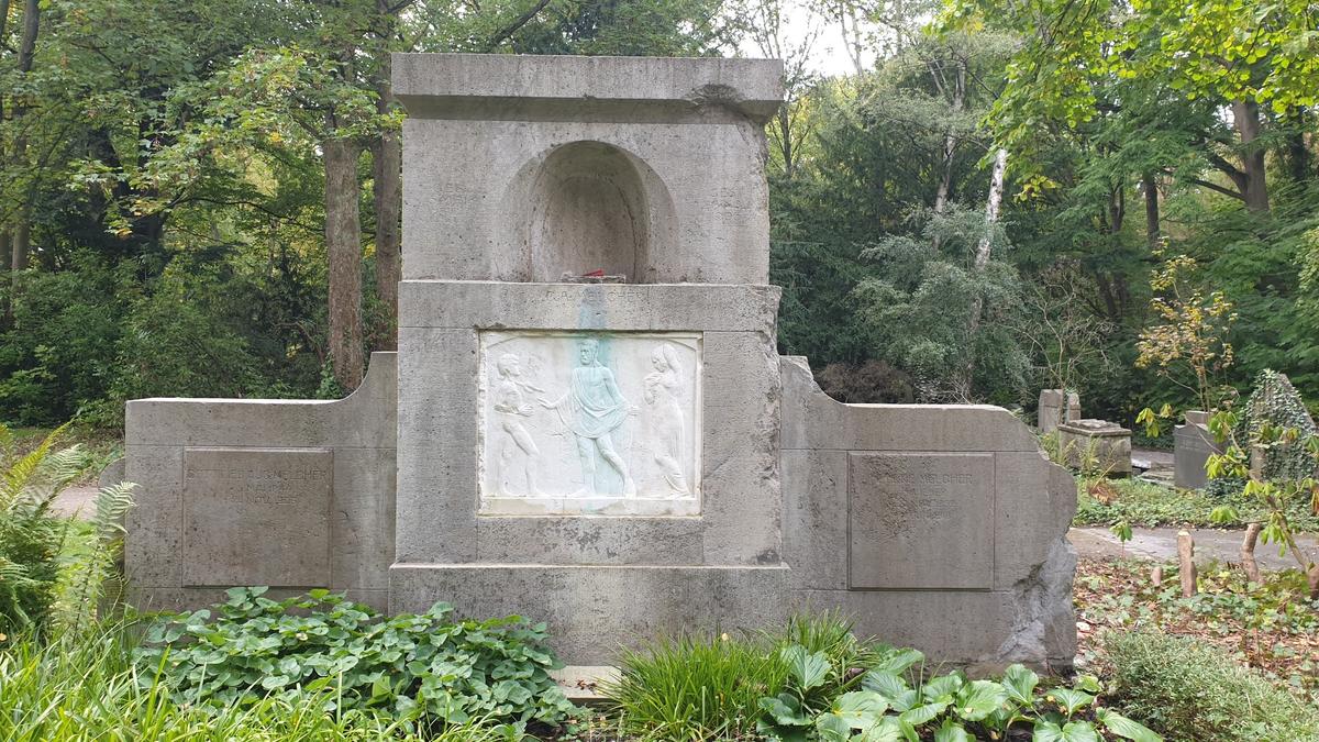 Grabstätte Gottlieb August und Helene Melcher, Relief Abschied