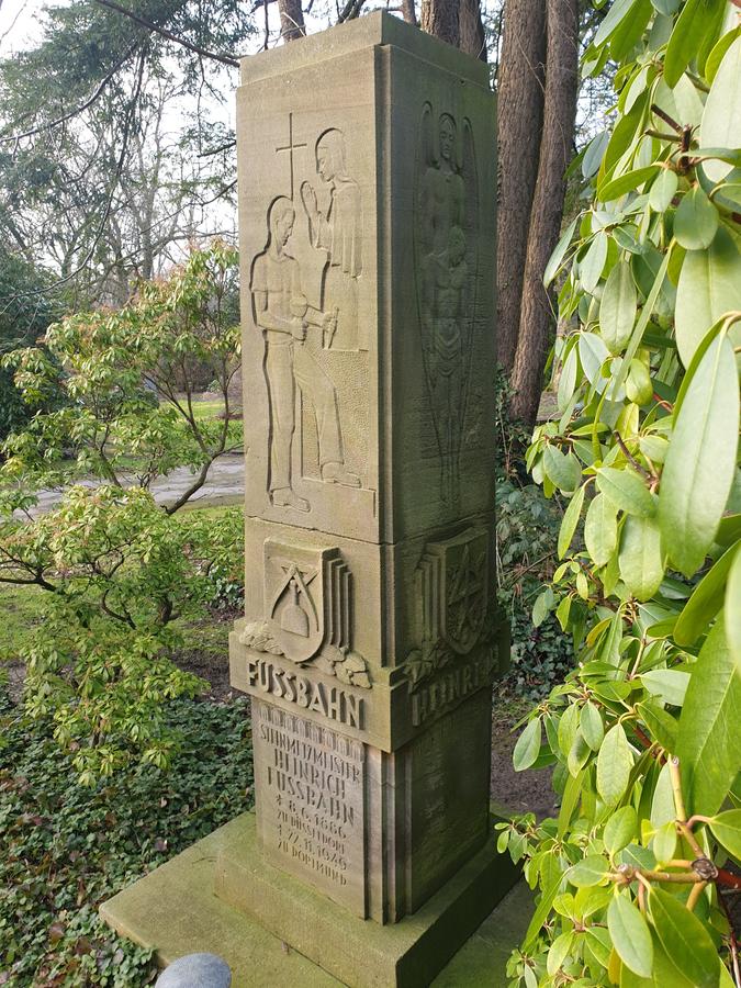 Grabpfeiler Familie Fußbahn