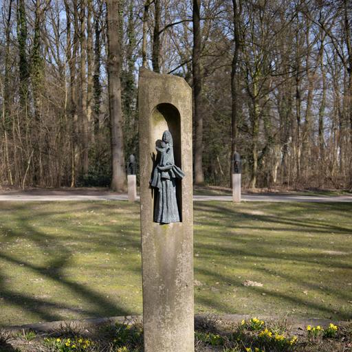 Maria mit Kind von Bernhard Kleinhans