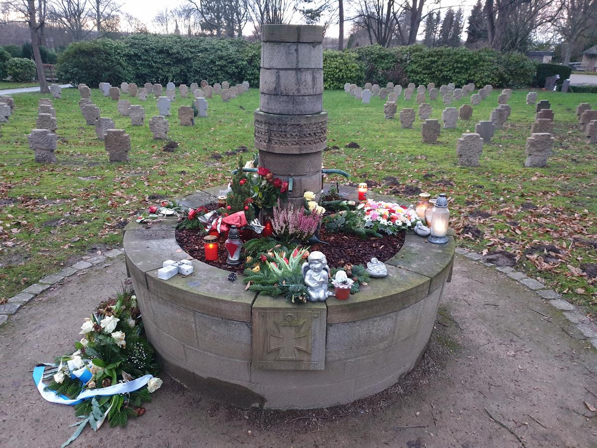 Kriegsgräber mit Brunnen in Marten, Gefallene 1939-1945