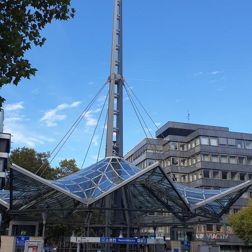 Pylon von Walter von Lom + Weitere