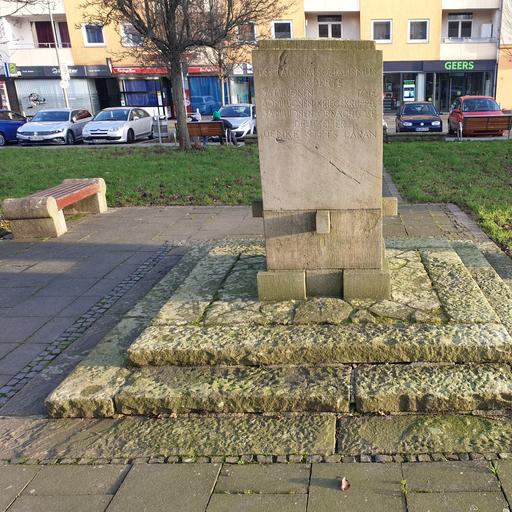 Ehrenmal für die Opfer des Zweiten Weltkriegs von Joseph Niggenaber