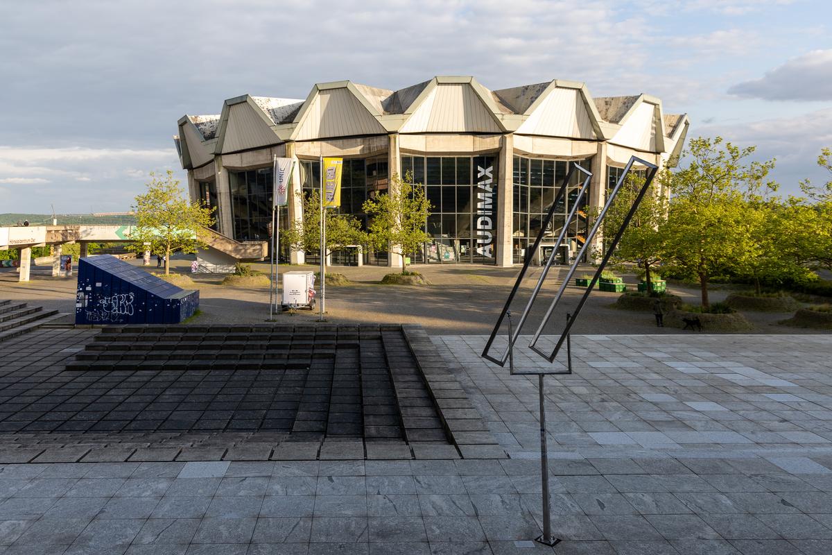 Two Open Rectangles Excentric Triangular Section, Variation VII