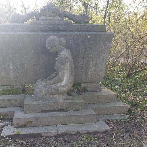 Grabmonument Familie B. Schade von Künstler:in unbekannt