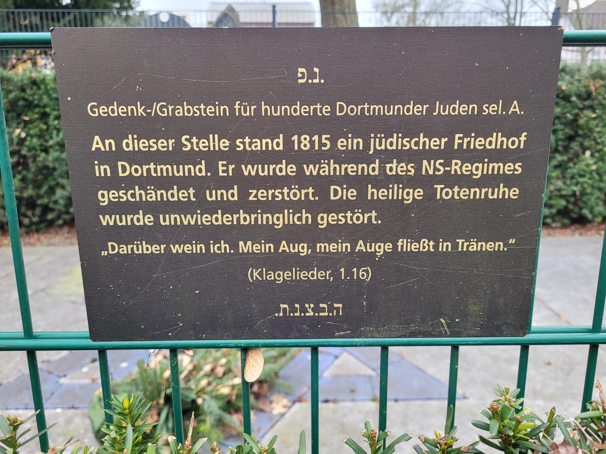 Gedenkstein für den ehemaligen jüdischen Friedhof