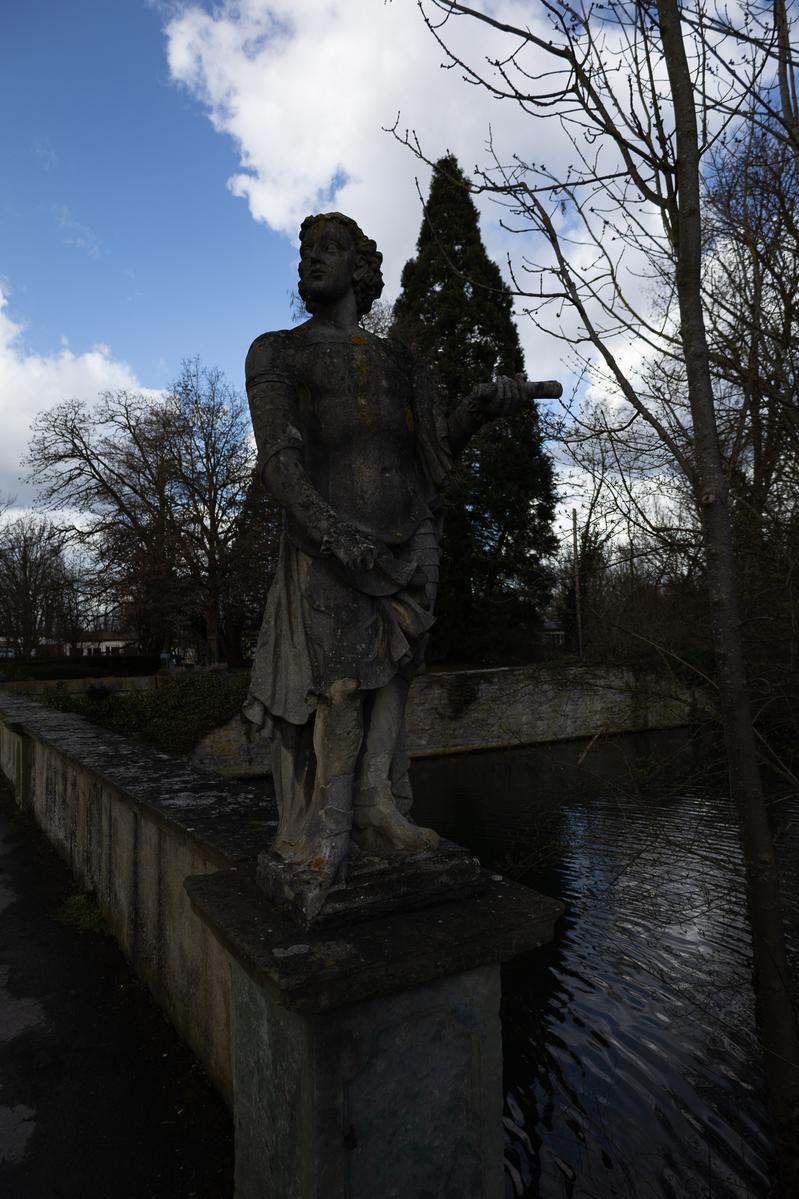 Skulpturen am Schloss Overhagen