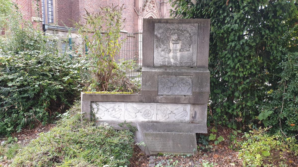 Drei Wappensteine u.a.derer von Plettenberg, von Kleve und von Aldenbochum