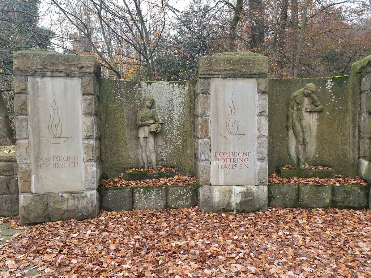 Kriegerdenkmal in Großholthausen, Gefallene 1914-1918 und 1939-1945