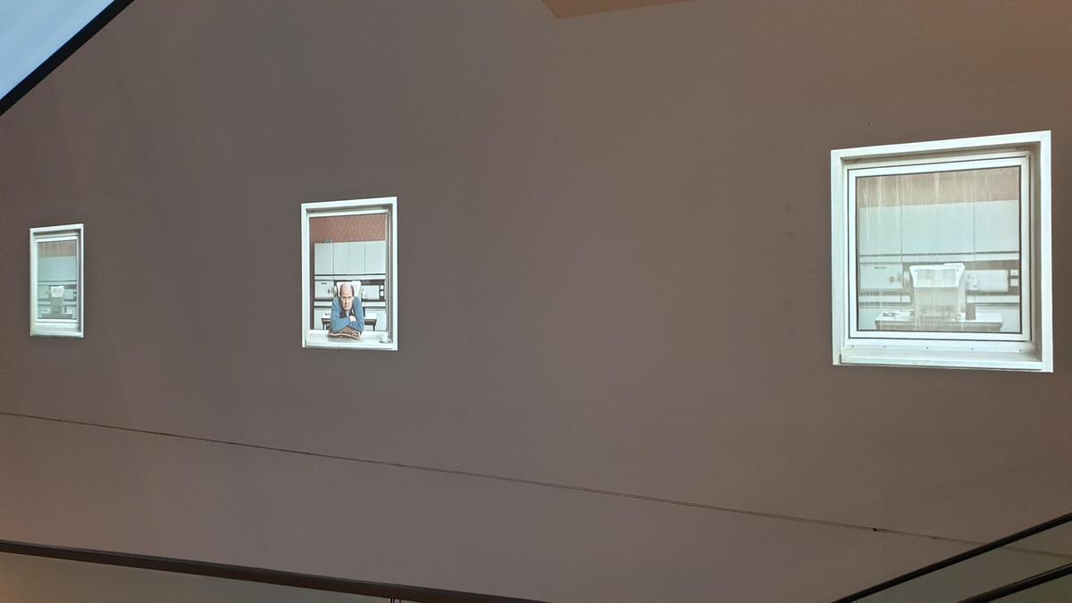 Neun Fenster in der Vertikalen