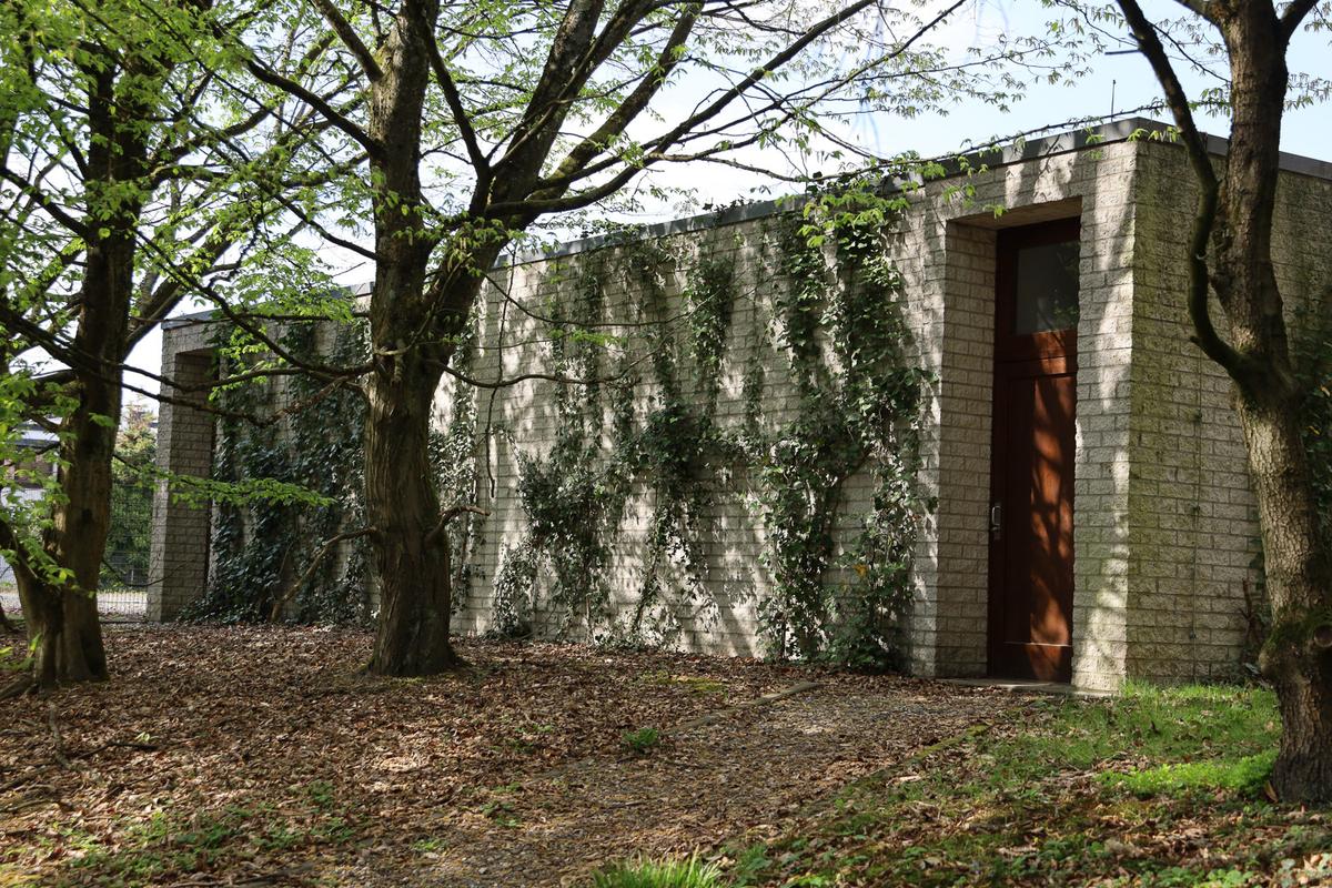 Room with two doors (for a public park in Bochum-Weitmar)