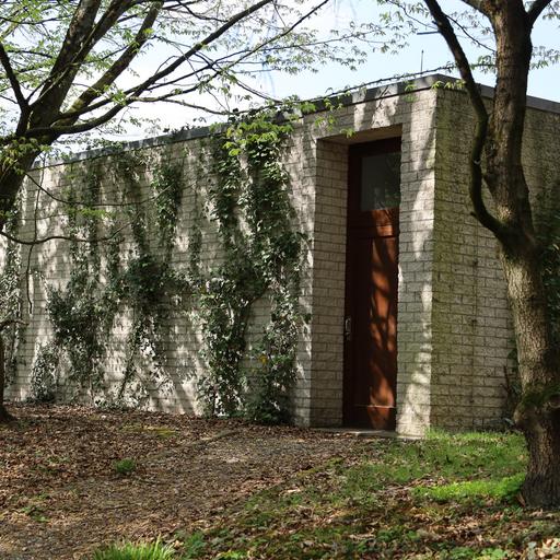 Room with two doors (for a public park in Bochum-Weitmar) von Maria Nordman