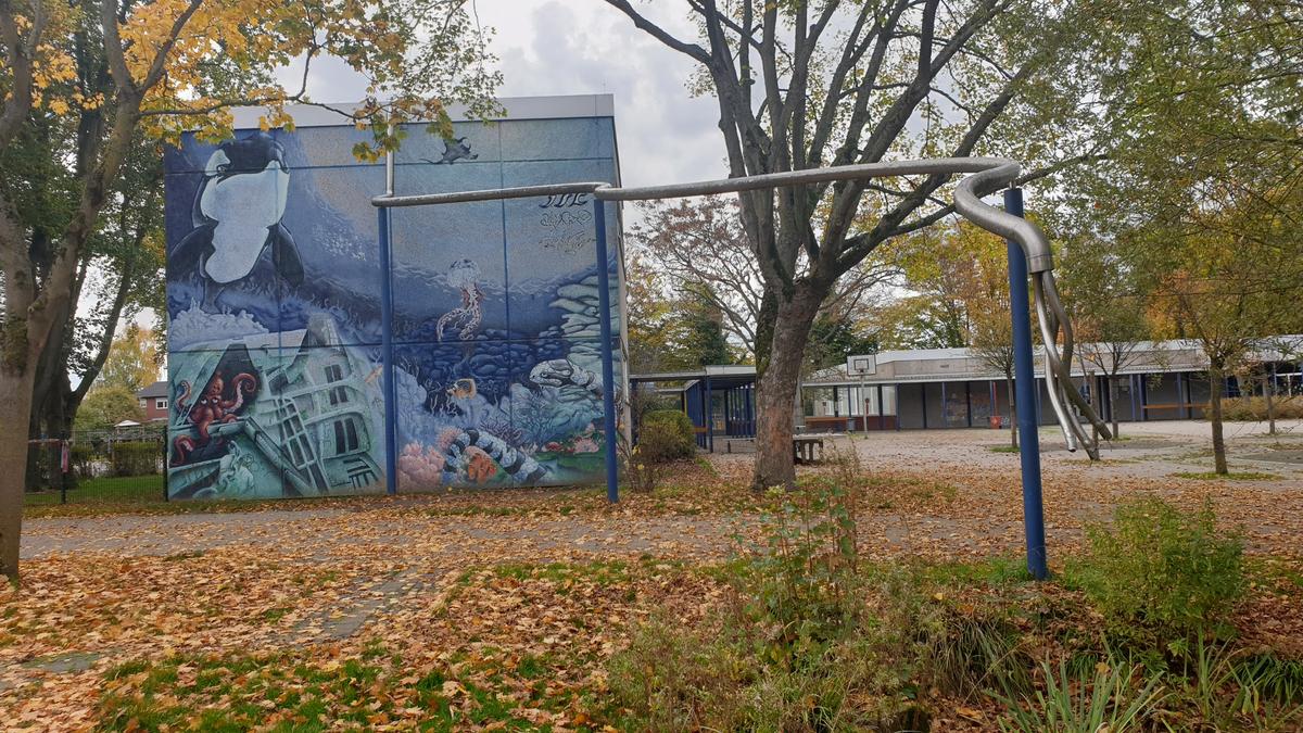 Wandinstallation mit Regenrinne