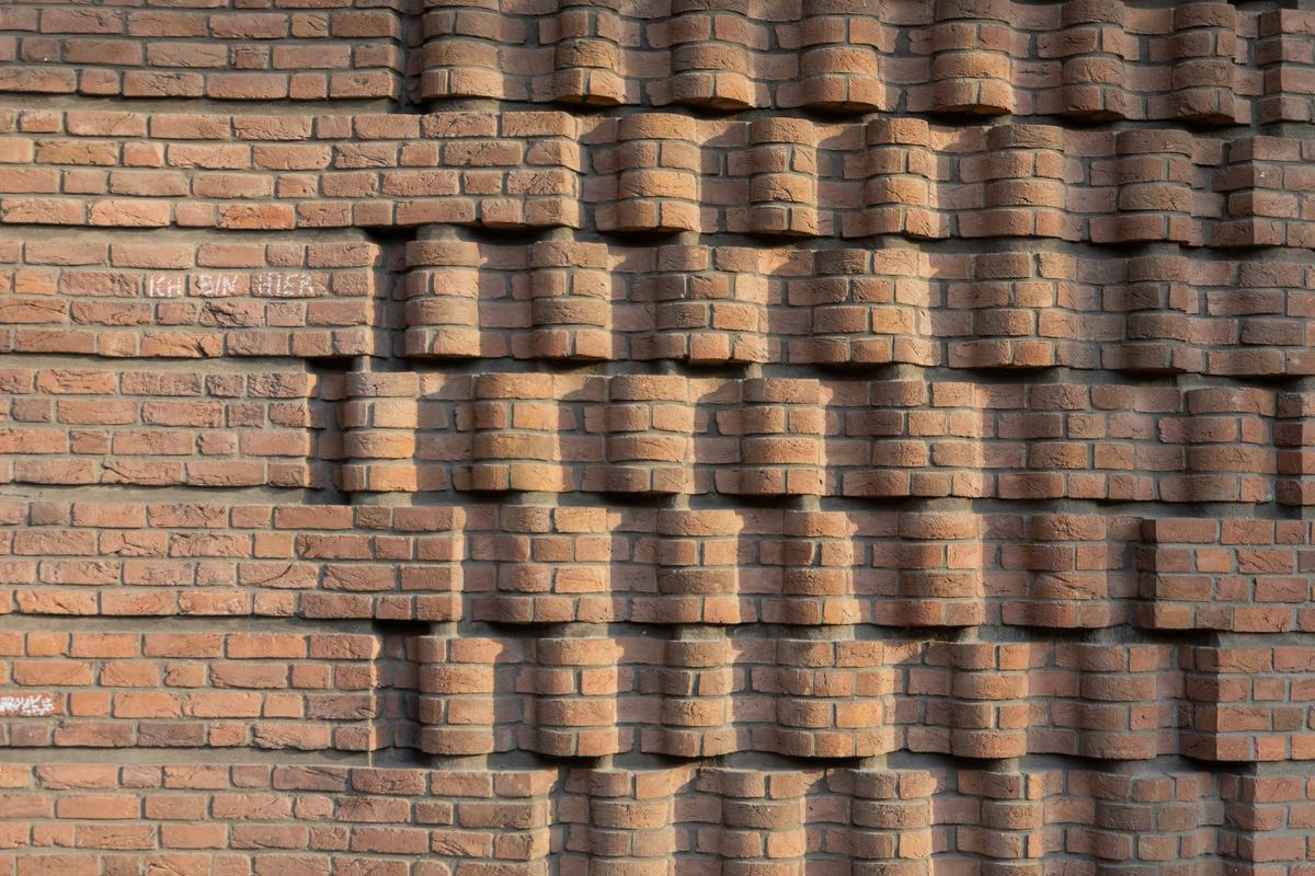 Ohne Titel (Ziegelrelief)