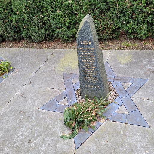 Gedenkstein für den ehemaligen jüdischen Friedhof von Firma Steinmetz Faure