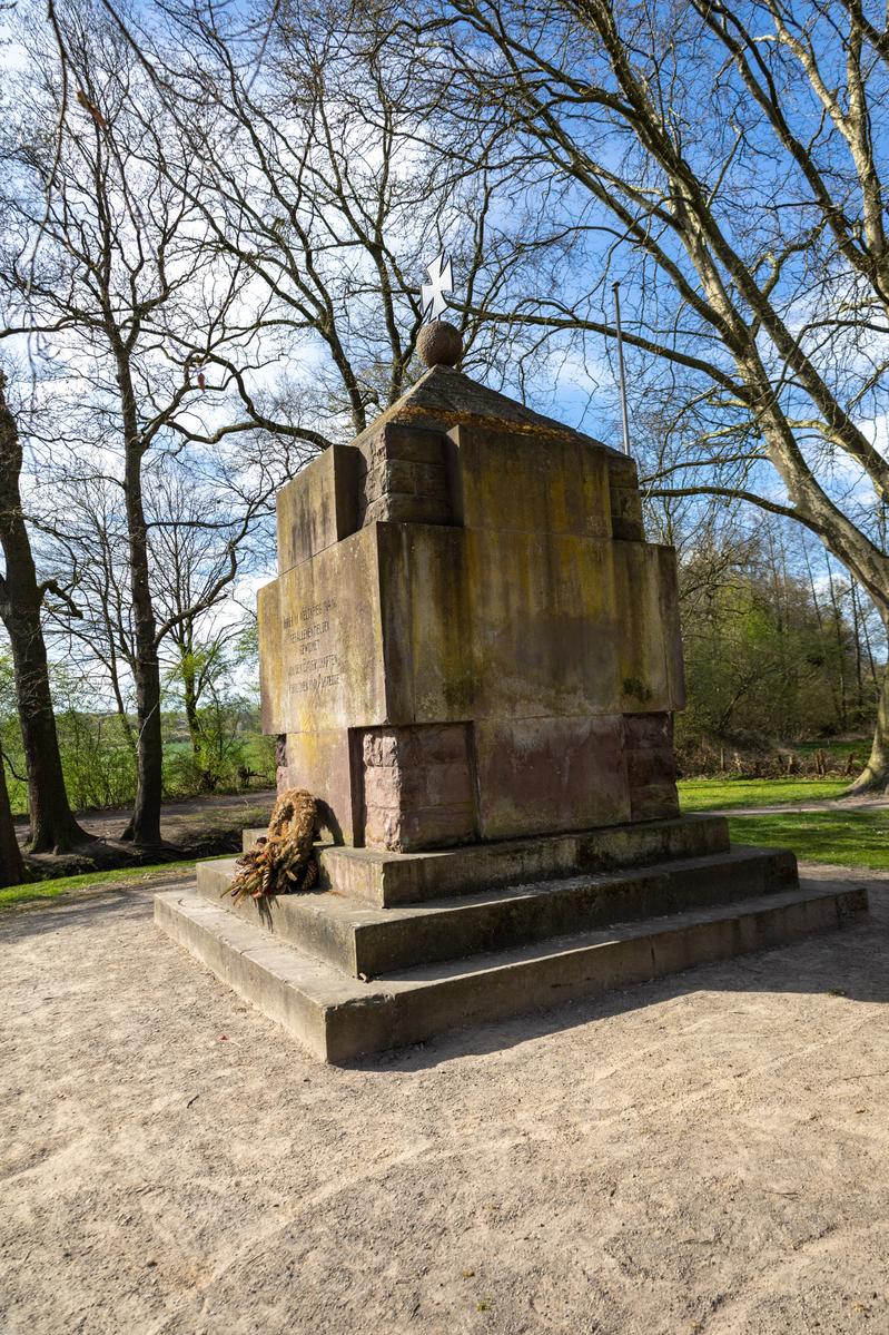 Ihren im Weltkrieg 1914/18 gefallenen Helden