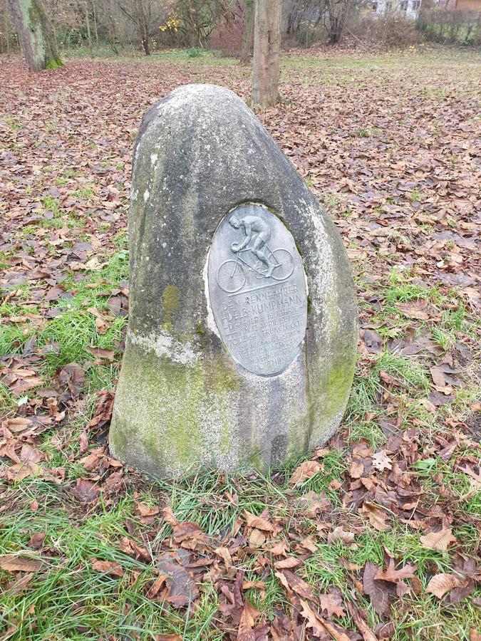 Gedenkstein für Adelbert Kümpmann