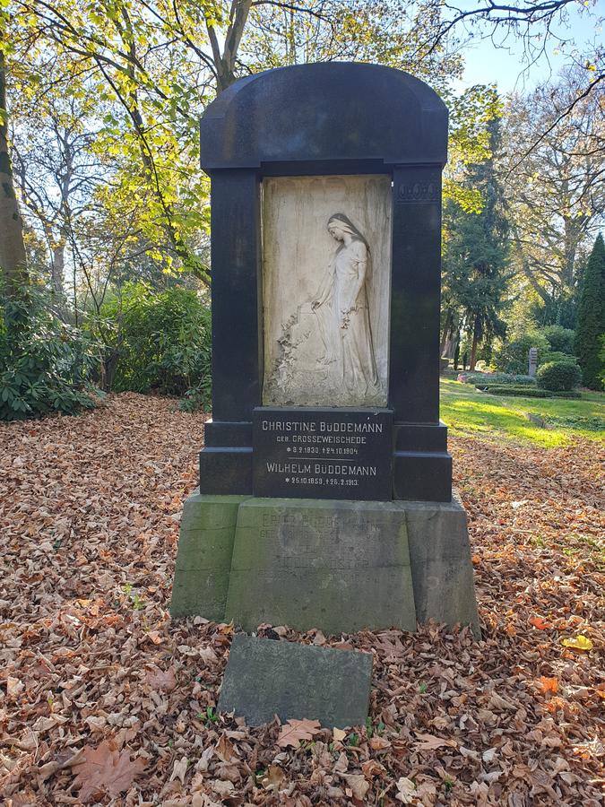 Grabmal Familie Büddemann und Köster
