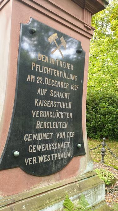 Ehren- und Grabmal für die Opfer des Grubenunglücks am 22.12.1897