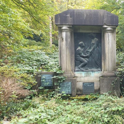 Grabstätte Familie Reinicke von Bernhard Sopher