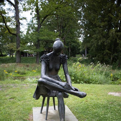 Sitzende Tänzerin von Ladislav Hlina
