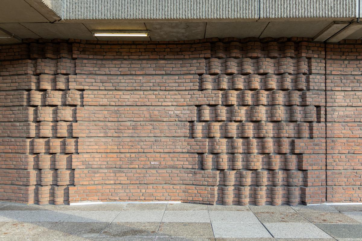 Ohne Titel (Ziegelrelief)