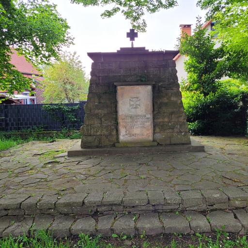 Kriegerehrenmal 1914/1918 und 1939/1945 von Firma F. Müller