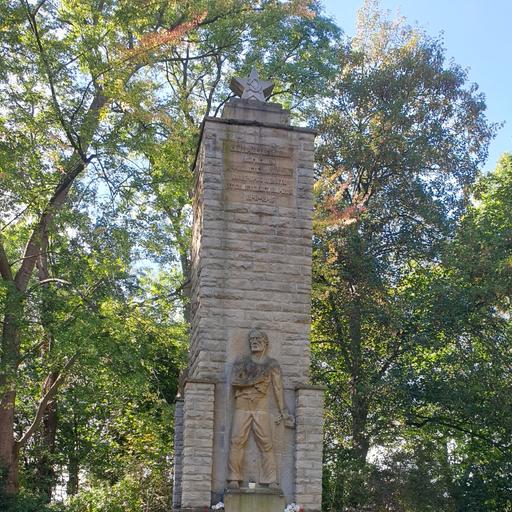 Ehrenmal für die gefallenen Sowjets von F. J. Kraus