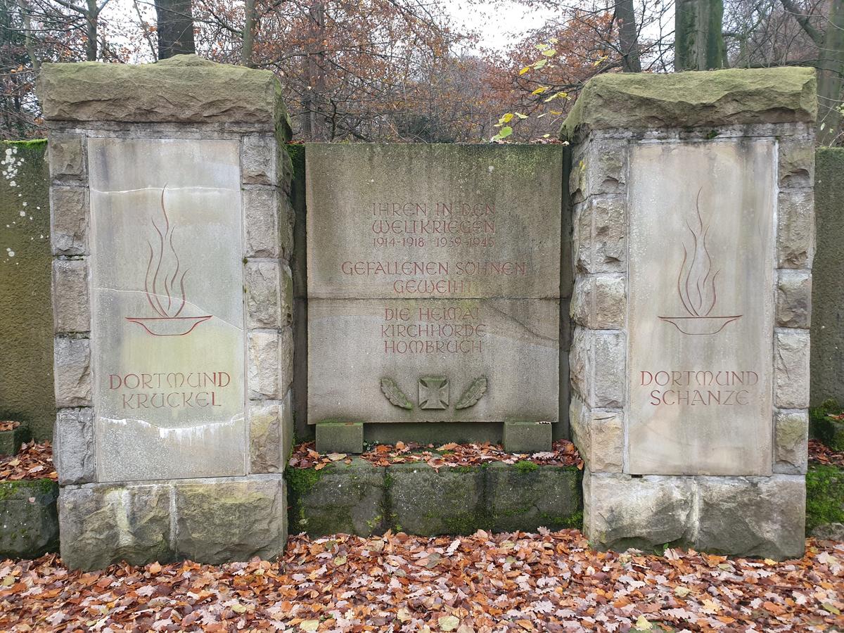 Kriegerdenkmal in Großholthausen, Gefallene 1914-1918 und 1939-1945