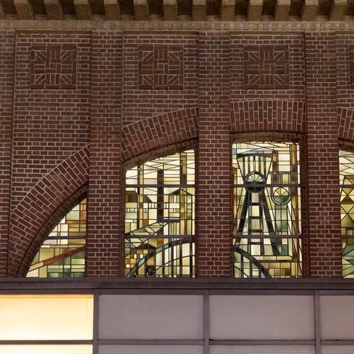 Fenster im Bahnhof Herne von Jupp Gesing