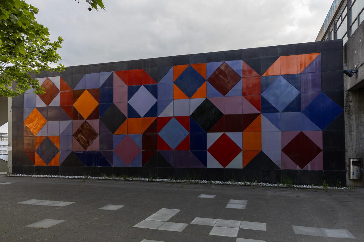 Ohne Titel (Keramikwand)